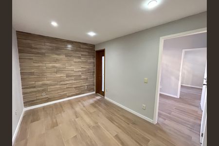 Quarto 1 de casa para alugar com 2 quartos, 60m² em Vila Valqueire, Rio de Janeiro