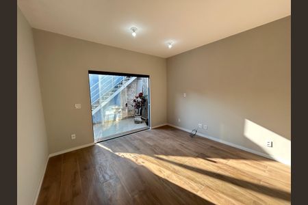 Sala de casa para alugar com 2 quartos, 60m² em Vila Valqueire, Rio de Janeiro