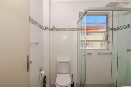 Banheiro de kitnet/studio para alugar com 1 quarto, 33m² em Petrópolis, Porto Alegre
