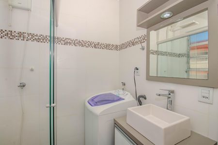 Banheiro de kitnet/studio para alugar com 1 quarto, 33m² em Petrópolis, Porto Alegre