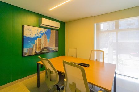 Studio para alugar com 25m², 1 quarto e sem vaga Studio para alugar com 25m², 1 quarto e sem vagaSala de reunião