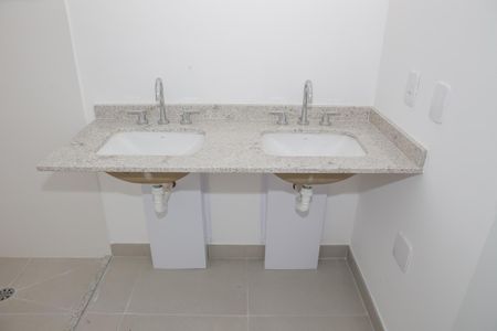Apartamento à venda com 97m², 2 quartos e 1 vagaBanheiro da Suíte 1