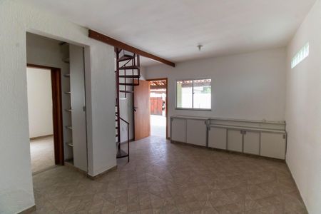 Casa de condomínio à venda com 120m², 3 quartos e 2 vagasSala