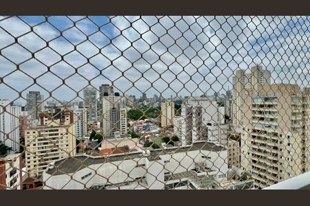 Apartamento para alugar com 181m², 3 quartos e 3 vagas Apartamento para alugar com 181m², 3 quartos e 3 vagasVaranda da suite