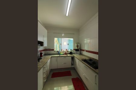 Casa à venda com 150m², 3 quartos e 4 vagasCozinha 