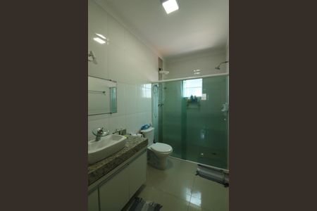 Casa à venda com 150m², 3 quartos e 4 vagasSuíte 1 Banheiro 