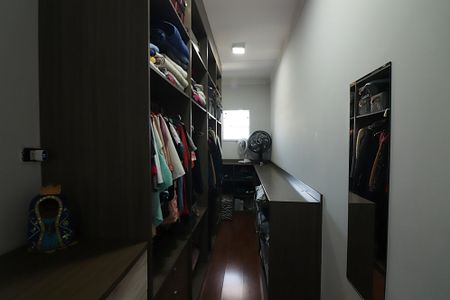 Casa à venda com 150m², 3 quartos e 4 vagasSuíte 1 Closet