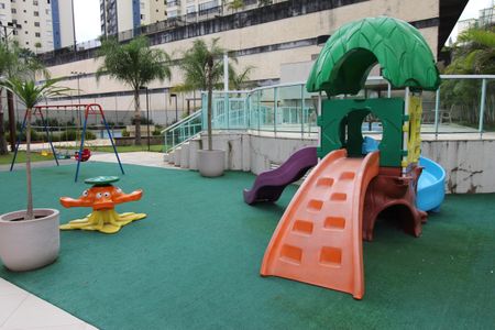 Apartamento para alugar com 133m², 2 quartos e 2 vagasÁrea comum - Playground