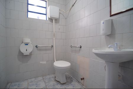 Casa à venda com 288m², 2 quartos e 5 vagasBanheiro 2