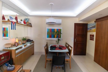 Sala de apartamento à venda com 2 quartos, 90m² em Icaraí, Niterói