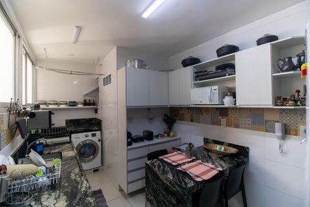 Apartamento à venda com 90m², 2 quartos e 1 vaga Apartamento à venda com 90m², 2 quartos e 1 vagaCozinha e Área de Serviço