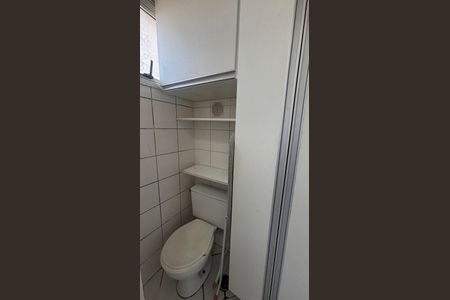 Apartamento à venda com 70m², 3 quartos e 1 vagaÁrea de Serviço - Banheiro