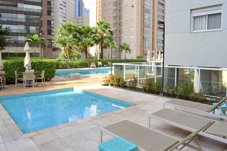 Apartamento para alugar com 80m², 2 quartos e 2 vagasÁrea comum - Piscina