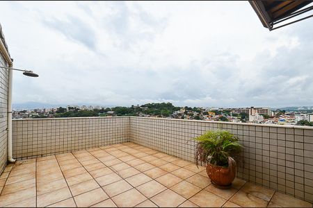 Apartamento à venda com 197m², 3 quartos e 2 vagasCobertura