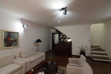 Casa à venda com 260m², 3 quartos e 2 vagasSala 