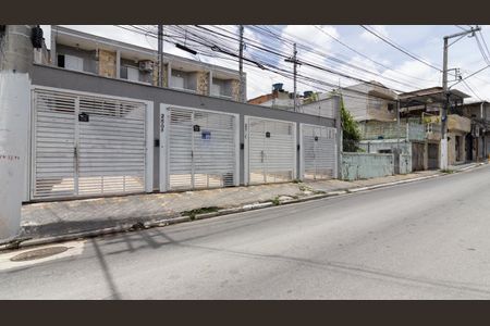 Casa à venda com 60m², 2 quartos e 1 vaga Casa à venda com 60m², 2 quartos e 1 vagaFachada