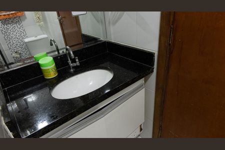 Casa à venda com 60m², 2 quartos e 1 vaga Casa à venda com 60m², 2 quartos e 1 vagaBanheiro