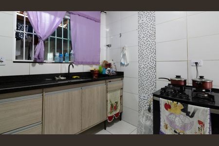 Casa à venda com 60m², 2 quartos e 1 vaga Casa à venda com 60m², 2 quartos e 1 vagaCozinha
