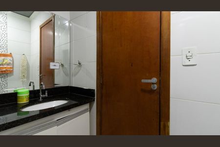 Casa à venda com 60m², 2 quartos e 1 vaga Casa à venda com 60m², 2 quartos e 1 vagaBanheiro