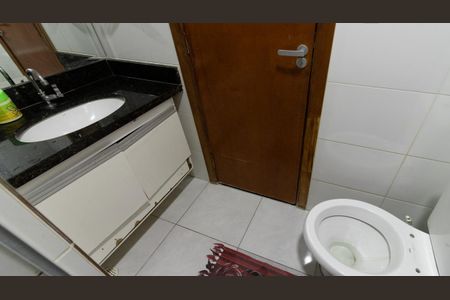 Casa à venda com 60m², 2 quartos e 1 vaga Casa à venda com 60m², 2 quartos e 1 vagaBanheiro