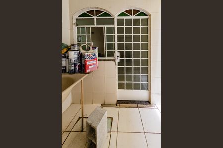 Casa para alugar com 60m², 2 quartos e 1 vagaÁrea de serviço