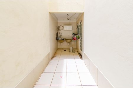 Casa para alugar com 60m², 2 quartos e 1 vagaÁrea de serviço