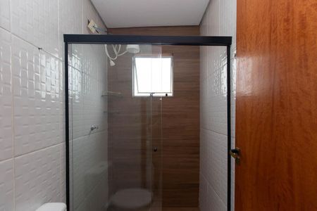 Banheiro de kitnet/studio para alugar com 1 quarto, 35m² em Vila Sabrina, São Paulo