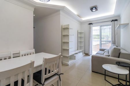 Sala de apartamento para alugar com 2 quartos, 55m² em Jardim Tupanci, Barueri