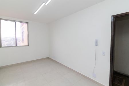Sala de apartamento para alugar com 2 quartos, 44m² em Vila Valqueire, Rio de Janeiro