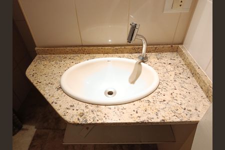 Apartamento à venda com 71m², 2 quartos e sem vagaBanheiro Social