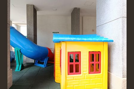 Apartamento à venda com 71m², 2 quartos e sem vagaÁrea comum