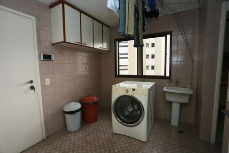 Apartamento à venda com 227m², 4 quartos e 4 vagas Apartamento à venda com 227m², 4 quartos e 4 vagasÁrea de Serviço