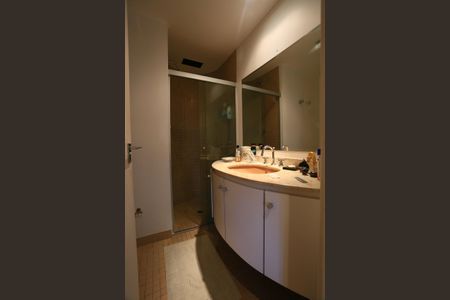 Apartamento à venda com 227m², 4 quartos e 4 vagas Apartamento à venda com 227m², 4 quartos e 4 vagasBanheiro