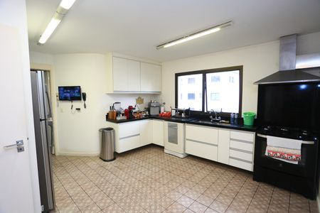 Apartamento à venda com 227m², 4 quartos e 4 vagas Apartamento à venda com 227m², 4 quartos e 4 vagascozinha