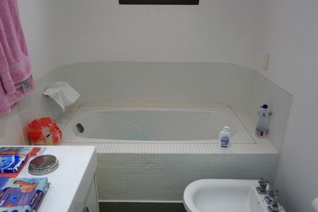 Apartamento à venda com 227m², 4 quartos e 4 vagas Apartamento à venda com 227m², 4 quartos e 4 vagasBanheiro da Suíte 2