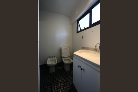 Apartamento à venda com 227m², 4 quartos e 4 vagas Apartamento à venda com 227m², 4 quartos e 4 vagasBanheiro da Suíte 1