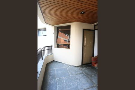 Apartamento à venda com 227m², 4 quartos e 4 vagas Apartamento à venda com 227m², 4 quartos e 4 vagasVaranda