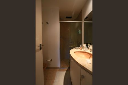 Apartamento à venda com 227m², 4 quartos e 4 vagas Apartamento à venda com 227m², 4 quartos e 4 vagasBanheiro