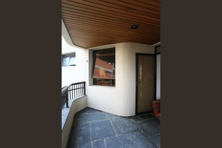 Apartamento à venda com 227m², 4 quartos e 4 vagas Apartamento à venda com 227m², 4 quartos e 4 vagasVaranda