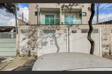 Casa à venda com 270m², 3 quartos e 7 vagas Casa à venda com 270m², 3 quartos e 7 vagasFachada