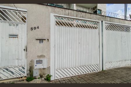 Casa à venda com 270m², 3 quartos e 7 vagas Casa à venda com 270m², 3 quartos e 7 vagasFachada