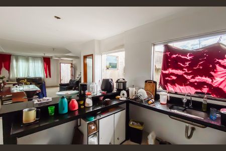 Casa à venda com 270m², 3 quartos e 7 vagas Casa à venda com 270m², 3 quartos e 7 vagasCozinha