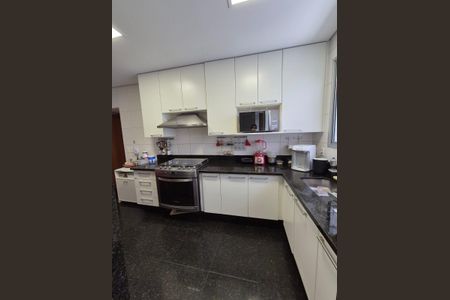 Apartamento à venda com 190m², 4 quartos e 3 vagasCozinha 