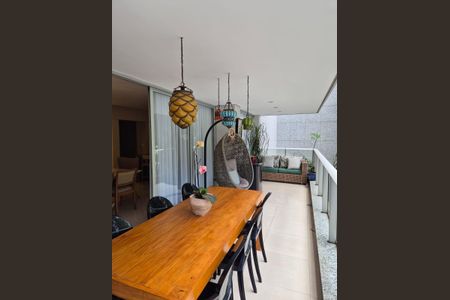 Apartamento à venda com 190m², 4 quartos e 3 vagasVaranda 