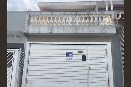 Casa à venda com 110m², 3 quartos e 1 vaga Casa à venda com 110m², 3 quartos e 1 vagaPlaca instalada na fachada do imóvel