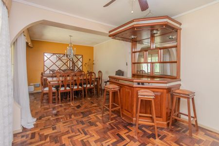 Casa à venda com 285m², 4 quartos e 2 vagasSala