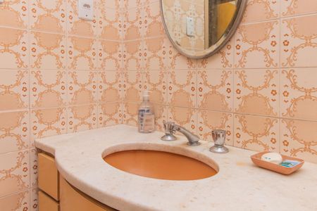 Casa à venda com 285m², 4 quartos e 2 vagasBanheiro Social