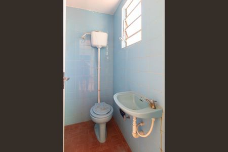 Casa à venda com 285m², 4 quartos e 2 vagasBanheiro externo