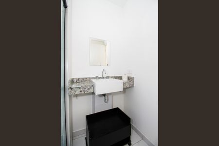 Banheiro de kitnet/studio para alugar com 1 quarto, 40m² em Pinheiros, São Paulo