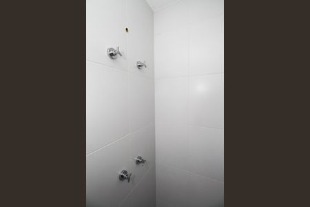 Banheiro de kitnet/studio para alugar com 1 quarto, 20m² em Pinheiros, São Paulo